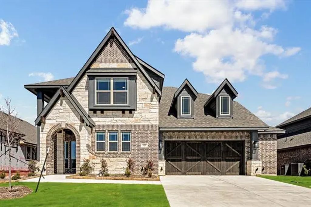 513 Red Maple Road, Waxahachie