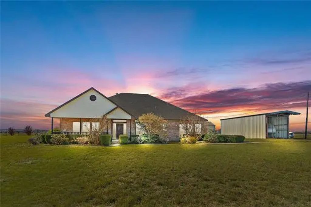 7101 County Road 1230, Godley