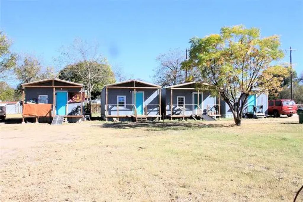 301 E Cedar Street A, Lometa