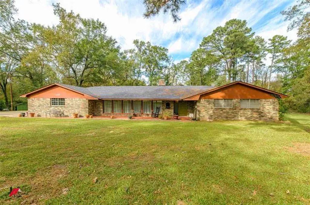 1202 Highway 171, Stonewall