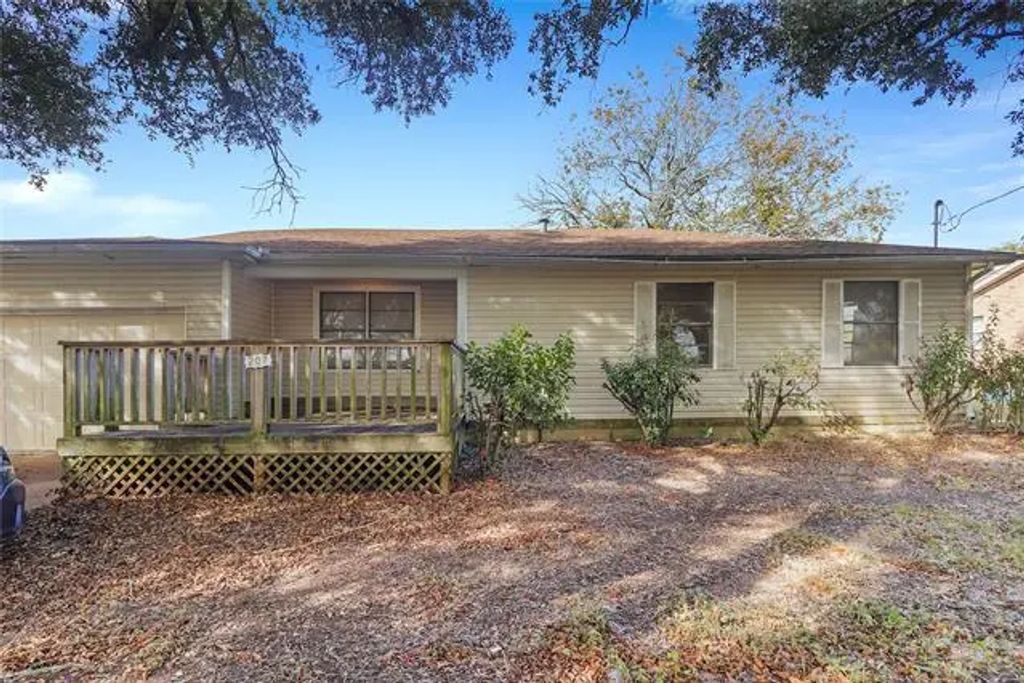 207 Brazos Street, Hillsboro