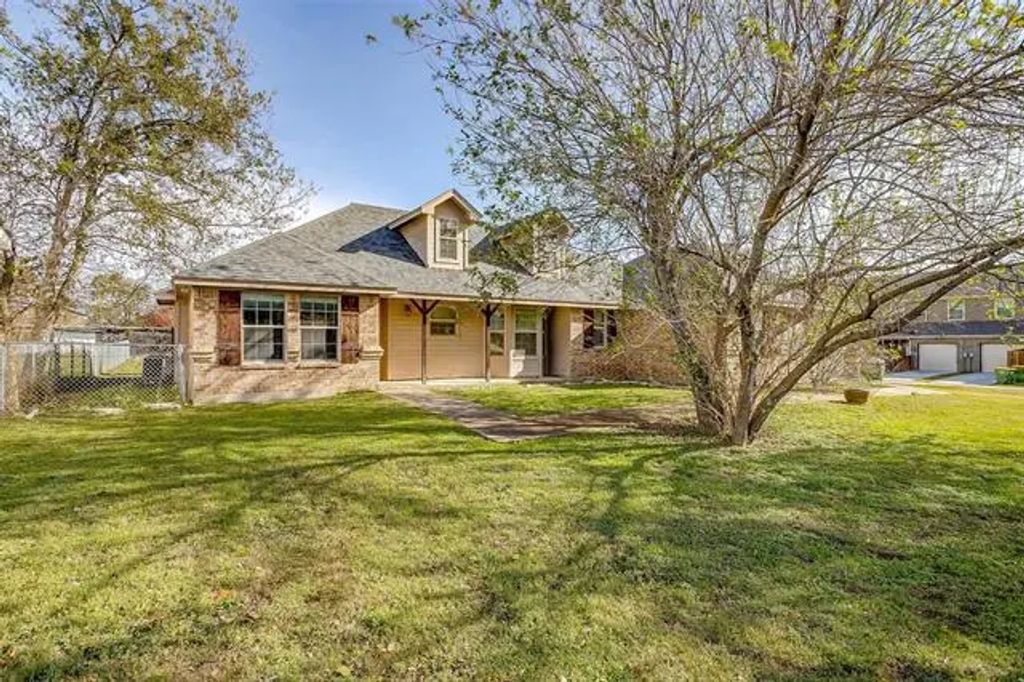 300 W Godley Avenue, Godley