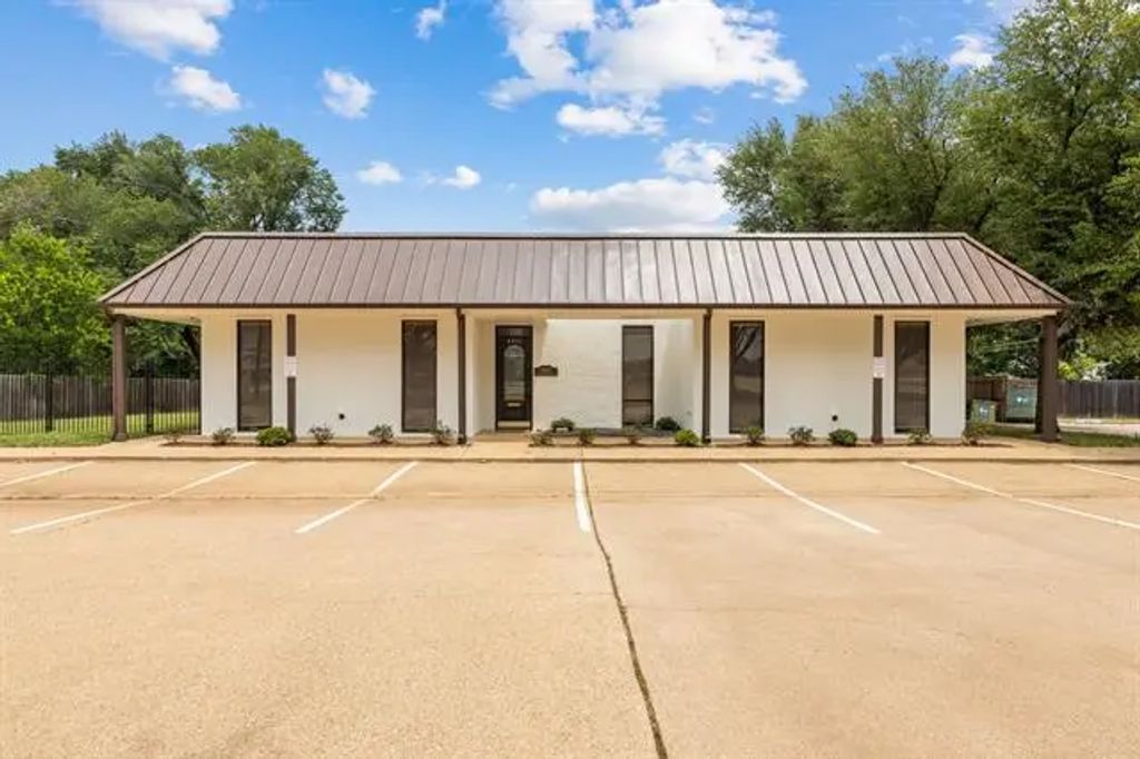 3901 W Pioneer Parkway, Arlington