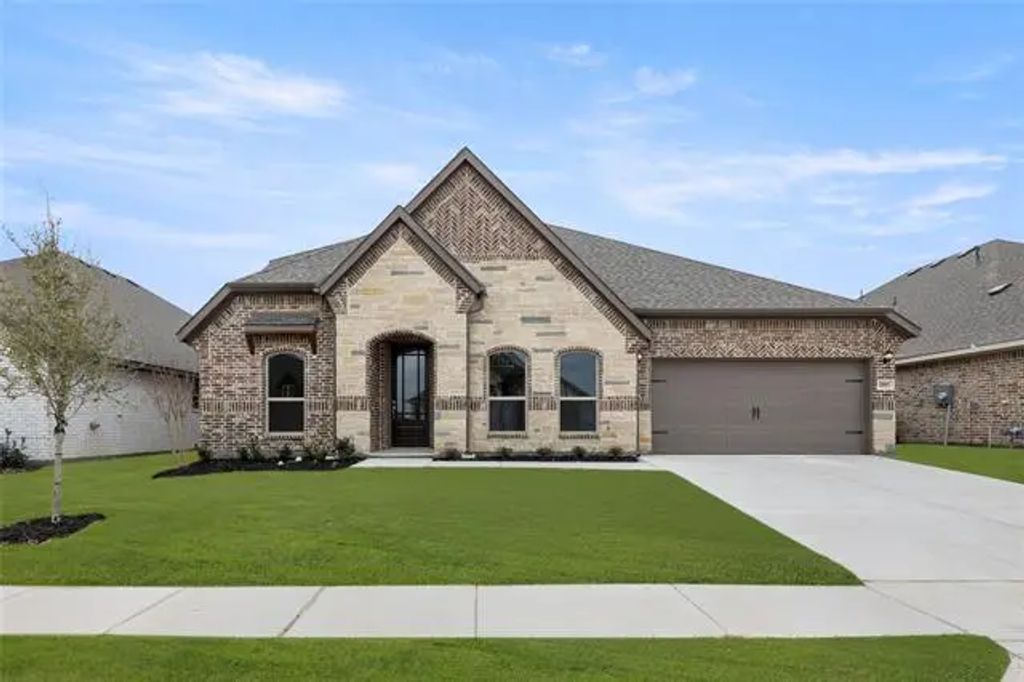 1005 Silver Sage, Justin