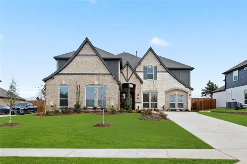 616 South Hidden Lakes Drive, DeSoto