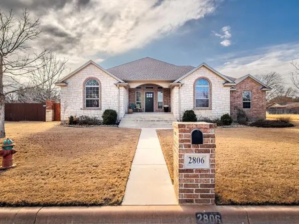 2806 Hunters Run, Brownwood