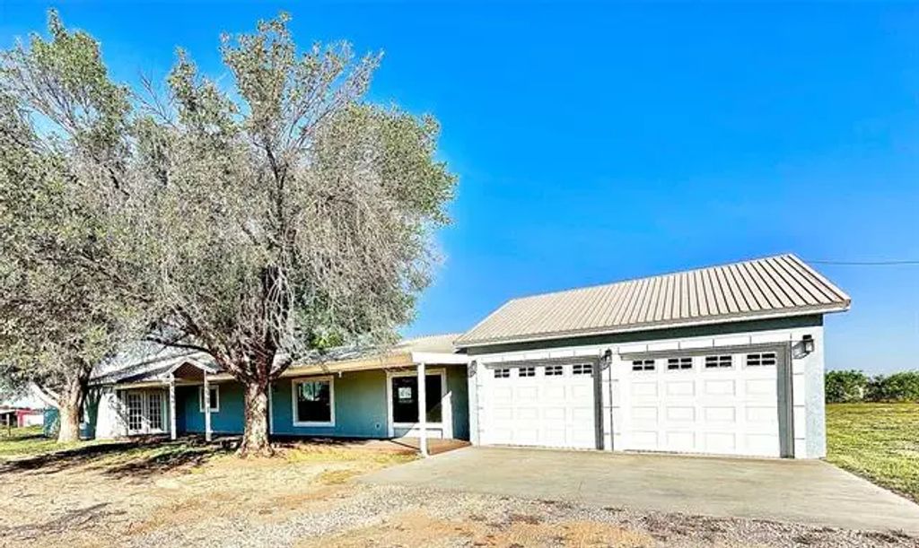 2407 N Anderson Road, Big Spring