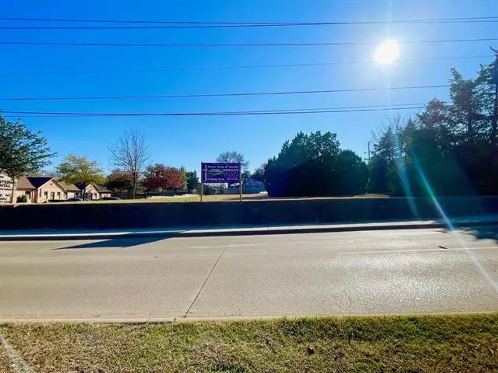 400 E Pleasant Run Road, DeSoto