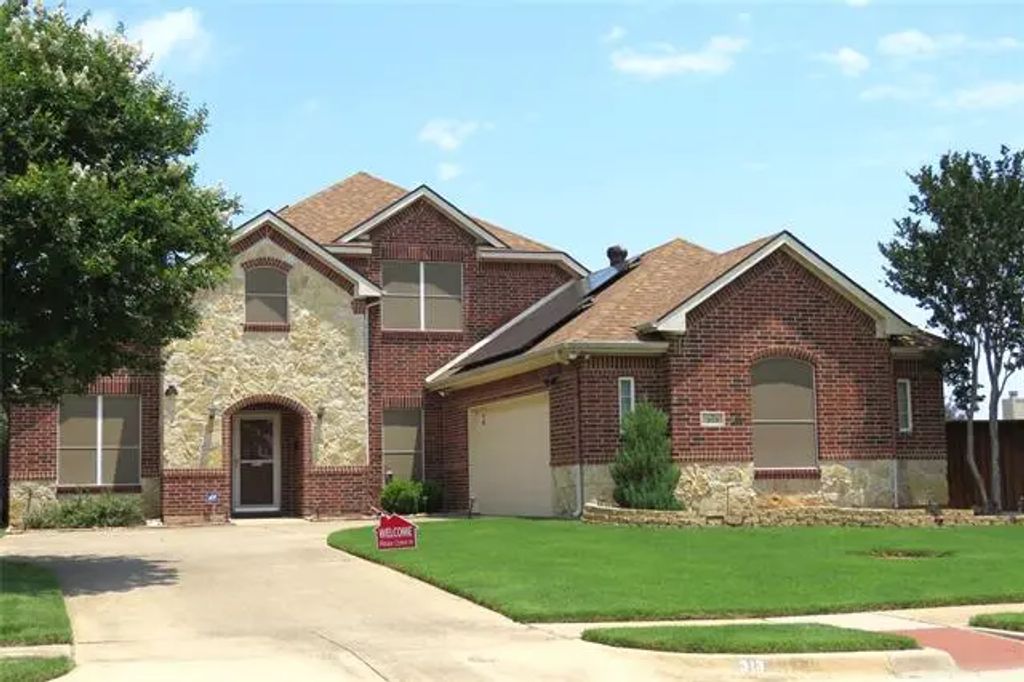 313 Hidden Lake Court, Burleson