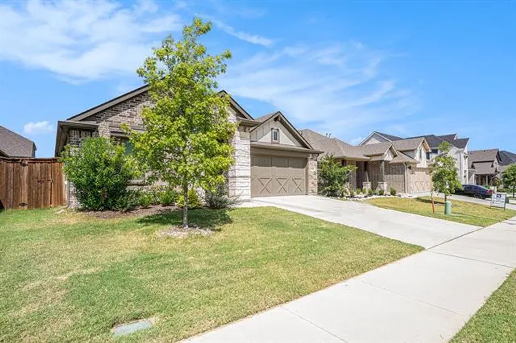 5528 Santa Elena Court, Fort Worth