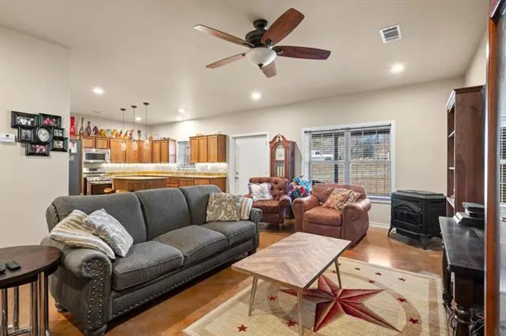 506 Trail Road, Denison