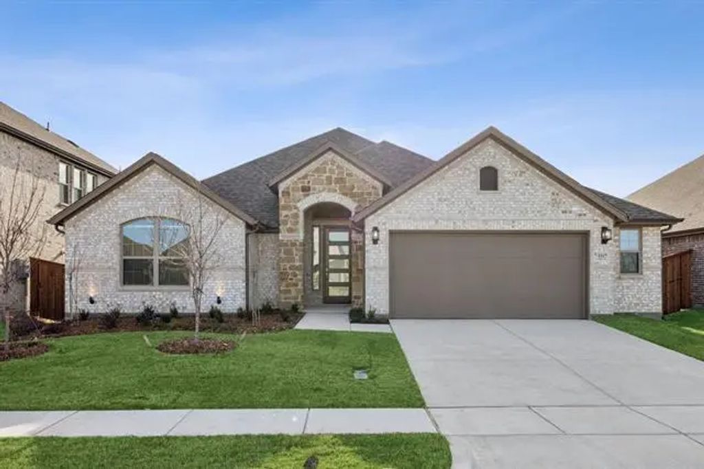 1117 Alaska, Forney