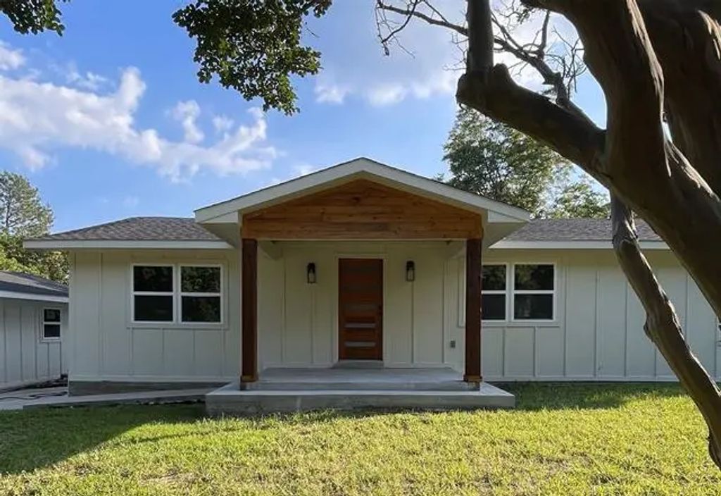 1347 Mike Road, Quinlan