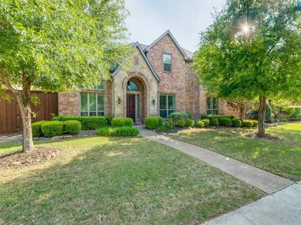 5087 Navajo Drive, Frisco