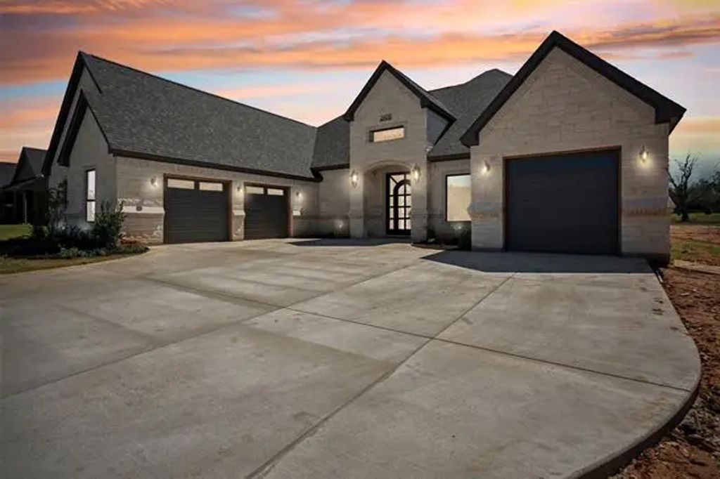 2409 Candlestick Drive, Granbury