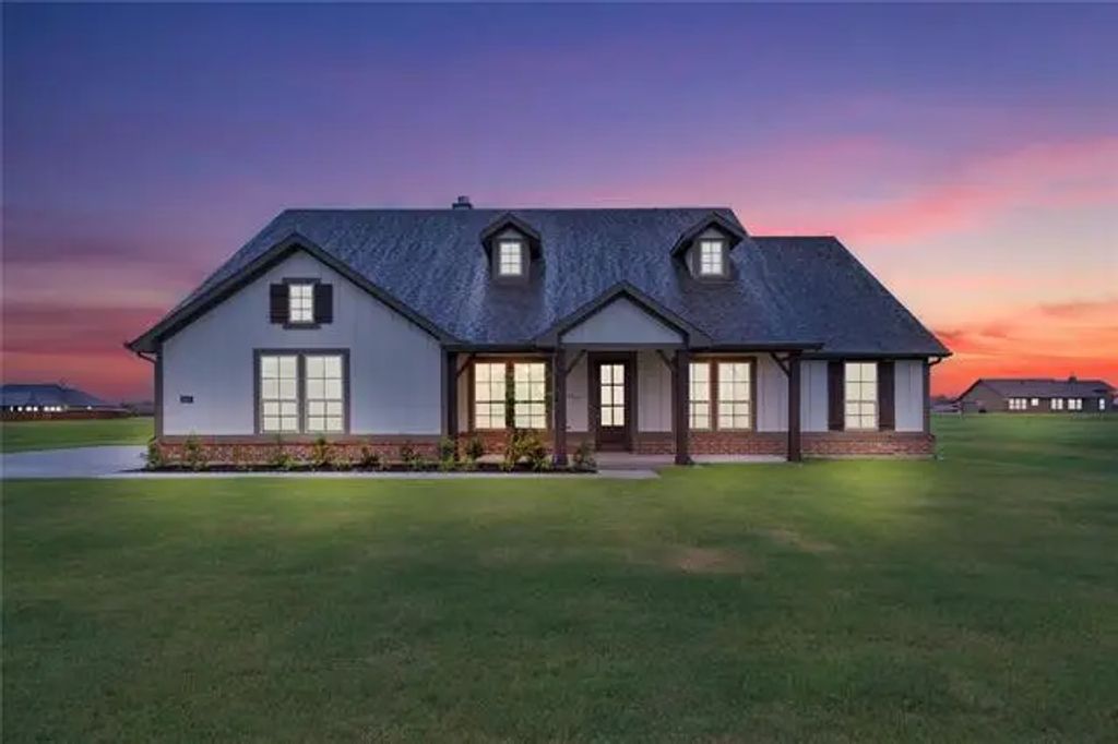 2467 Blackjack Oak Road, Oak Ridge