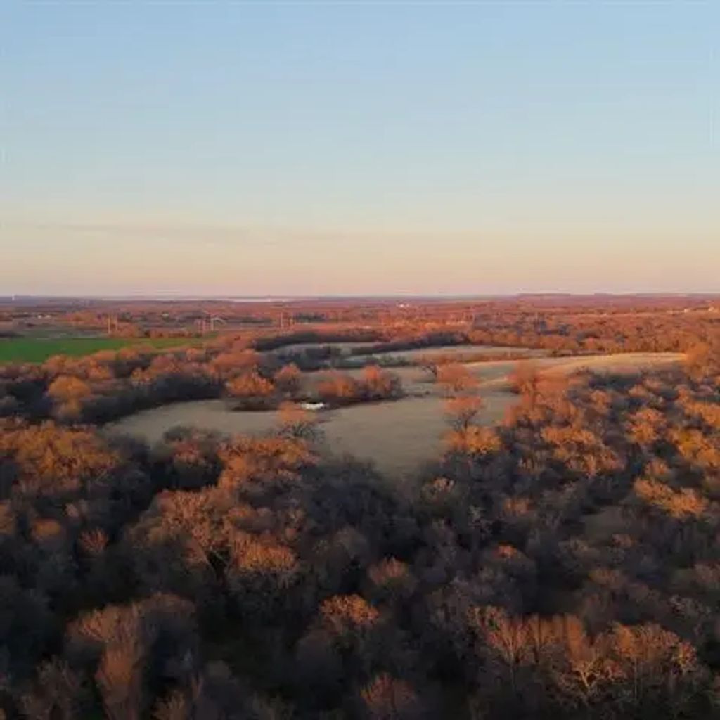 1671 County Road 3838, Bridgeport