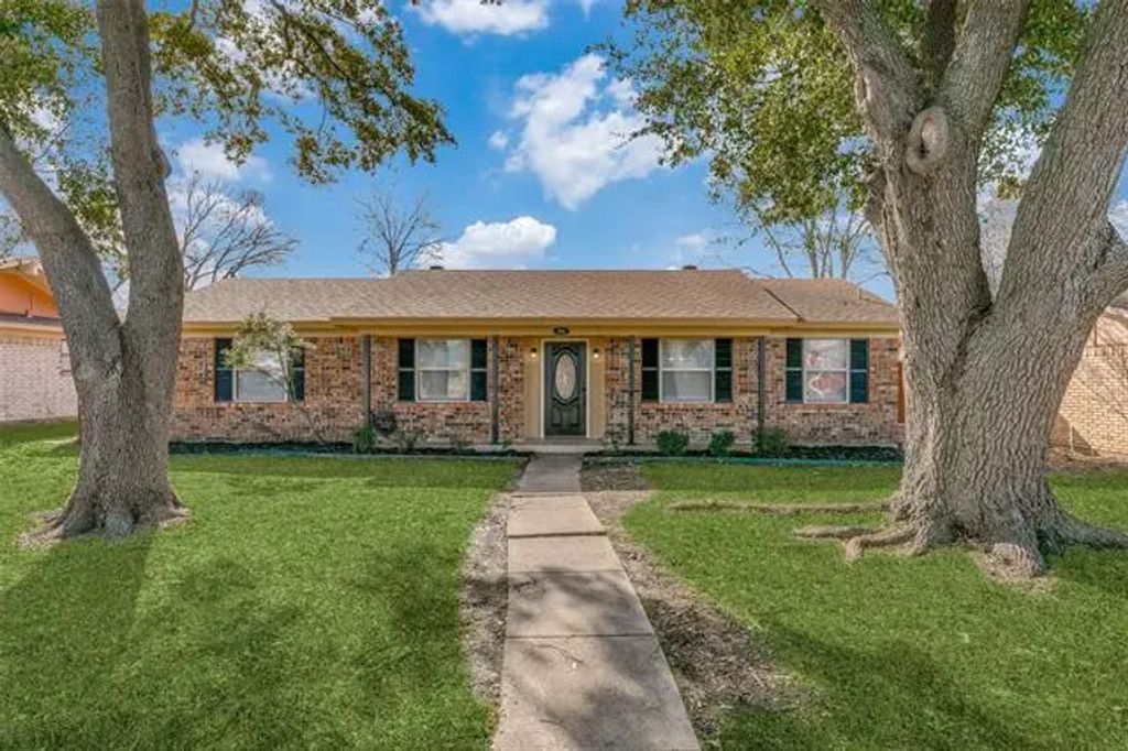 1502 Crockett Street, Garland