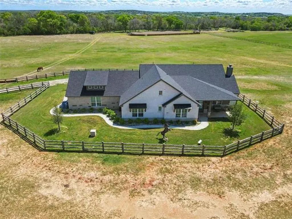 5255 Dennis Road, Weatherford