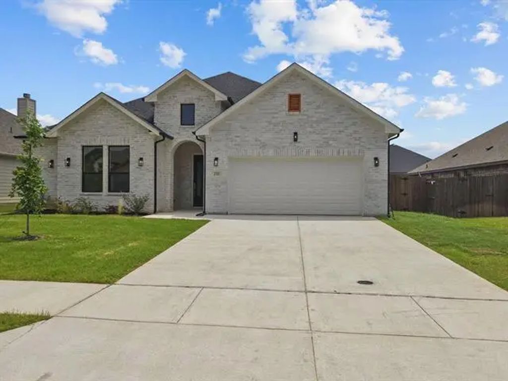 220 Magnolia Drive, Azle