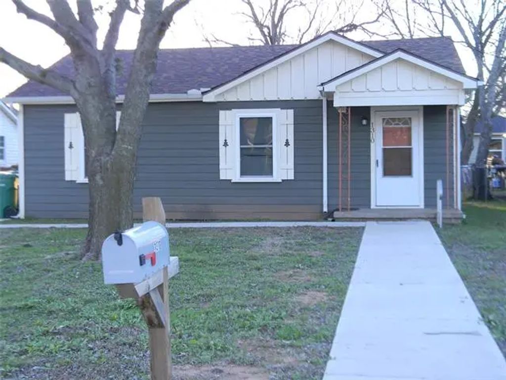 1310 N Brents Avenue, Sherman