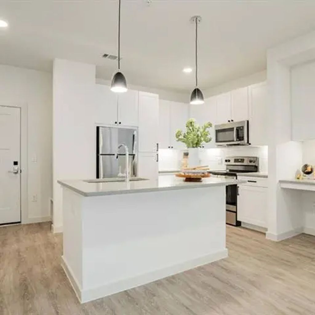 501 N Ewing Avenue 208, Dallas