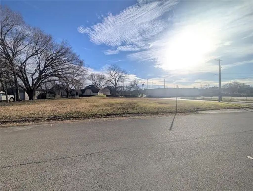 1316 W Avenue Avenue E, Garland