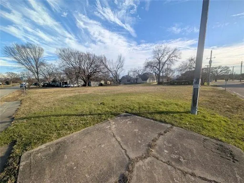 1312 W Avenue Avenue E, Garland