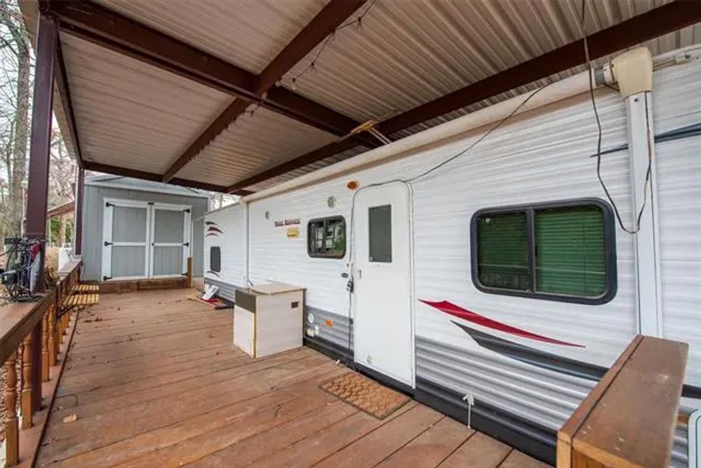 386 Private Road 5809, Yantis