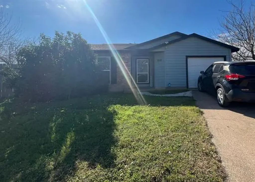 7816 Xavier Drive, Fort Worth