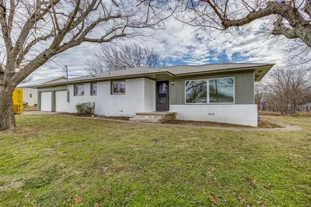 916 N Main Street, Muenster