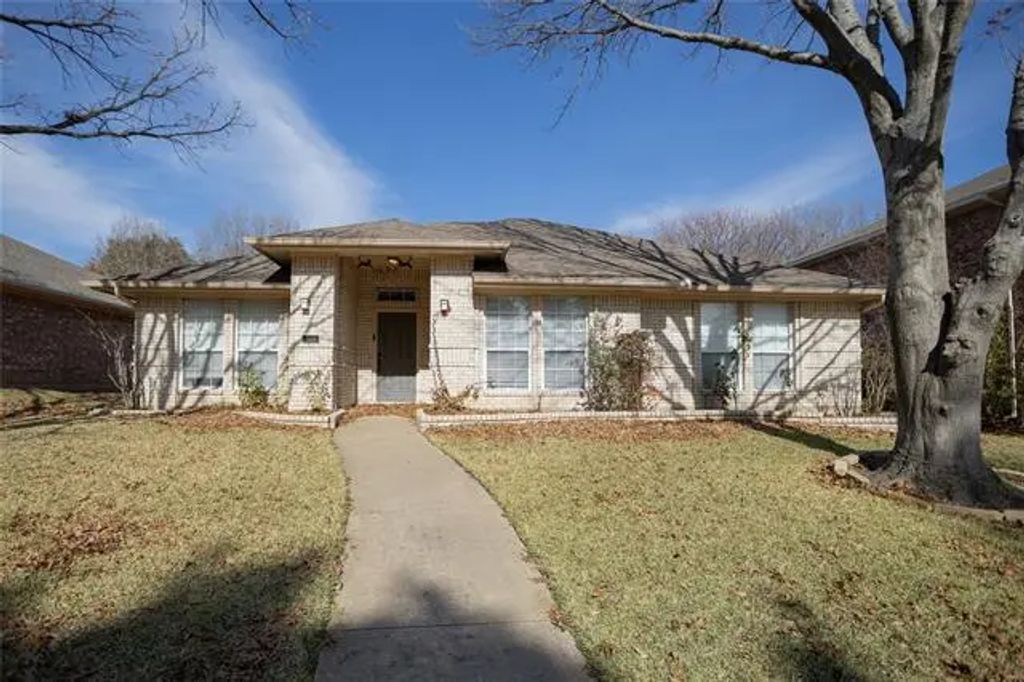 809 Sterling Court, Allen