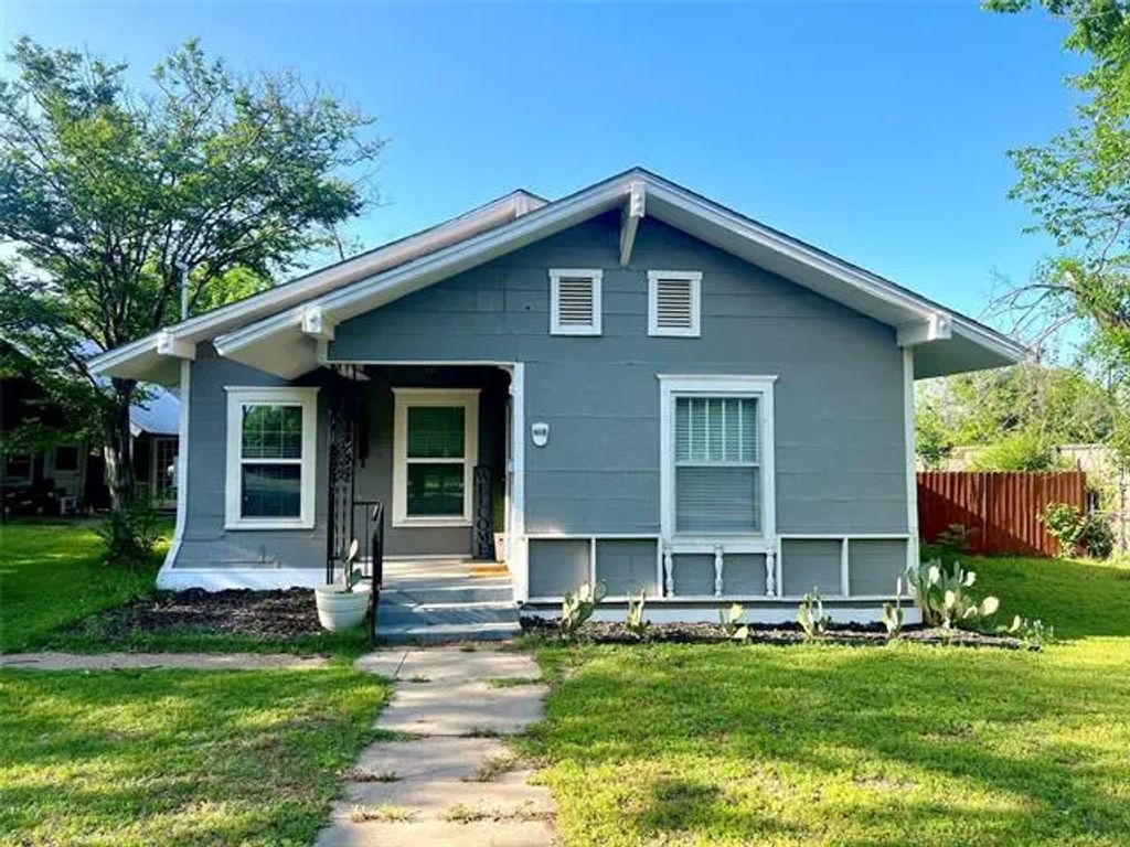 415 E Akard Street, Weatherford