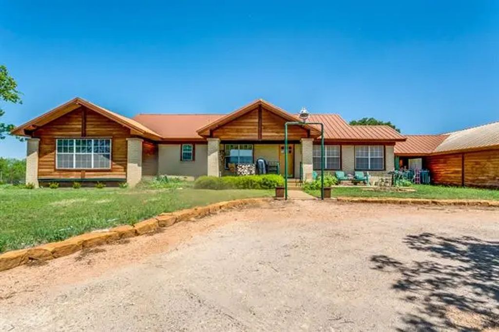 110 County Road 567, Eastland
