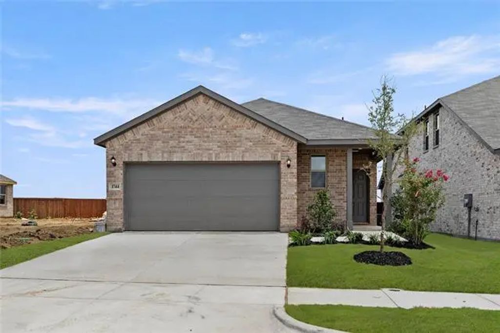 1744 Osage, Mesquite