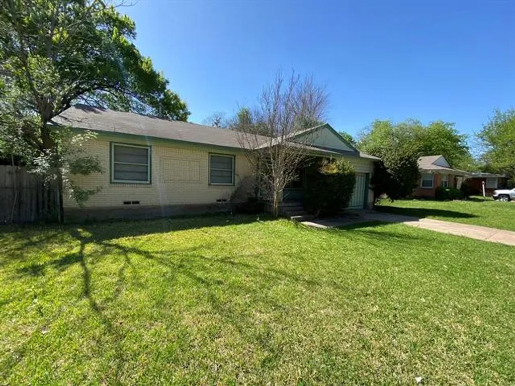 1925 Hilltop Drive, Garland