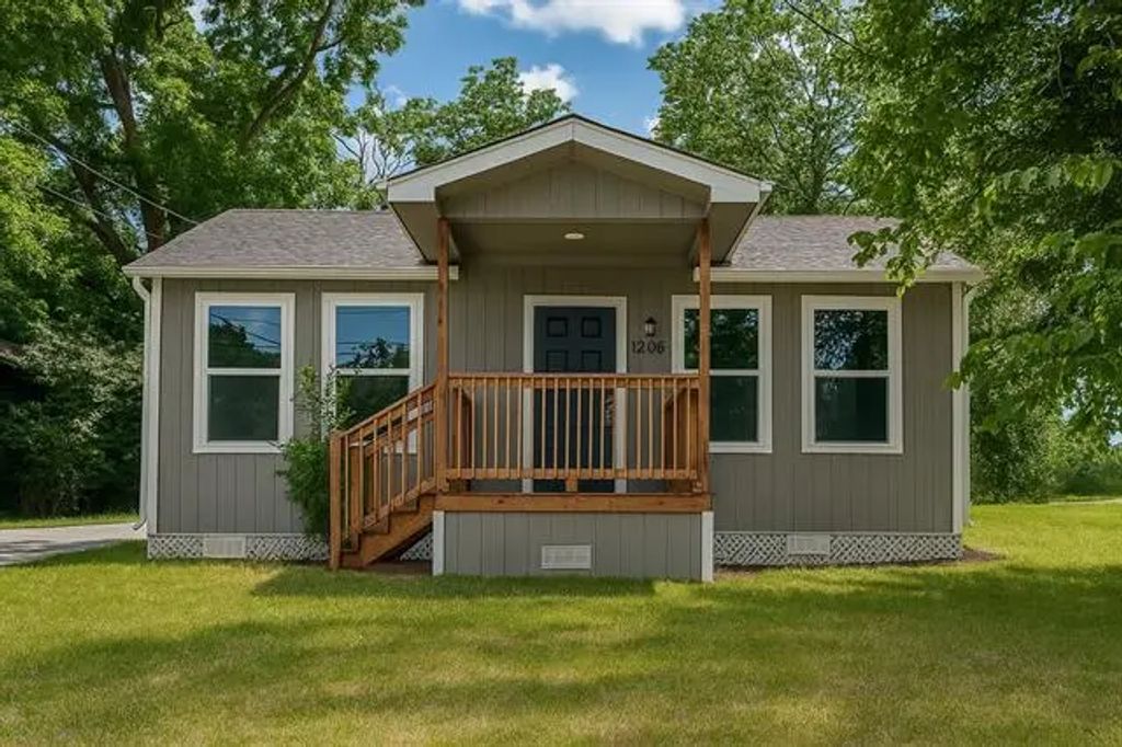 1206 W Hanna Street, Denison