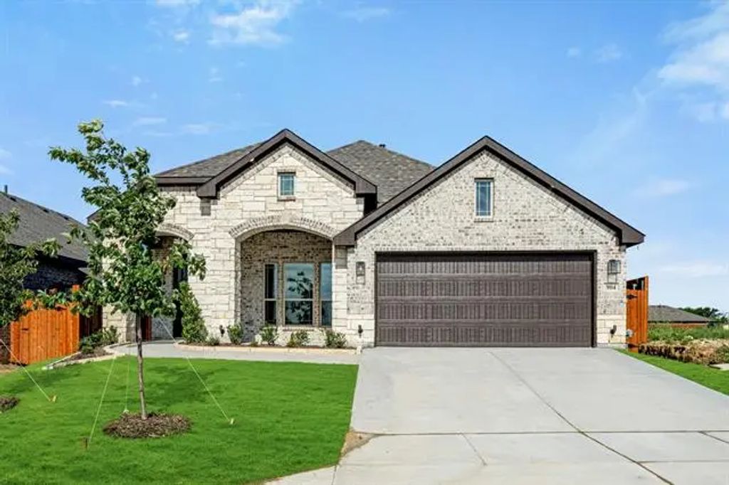 904 River Oaks Drive, Godley