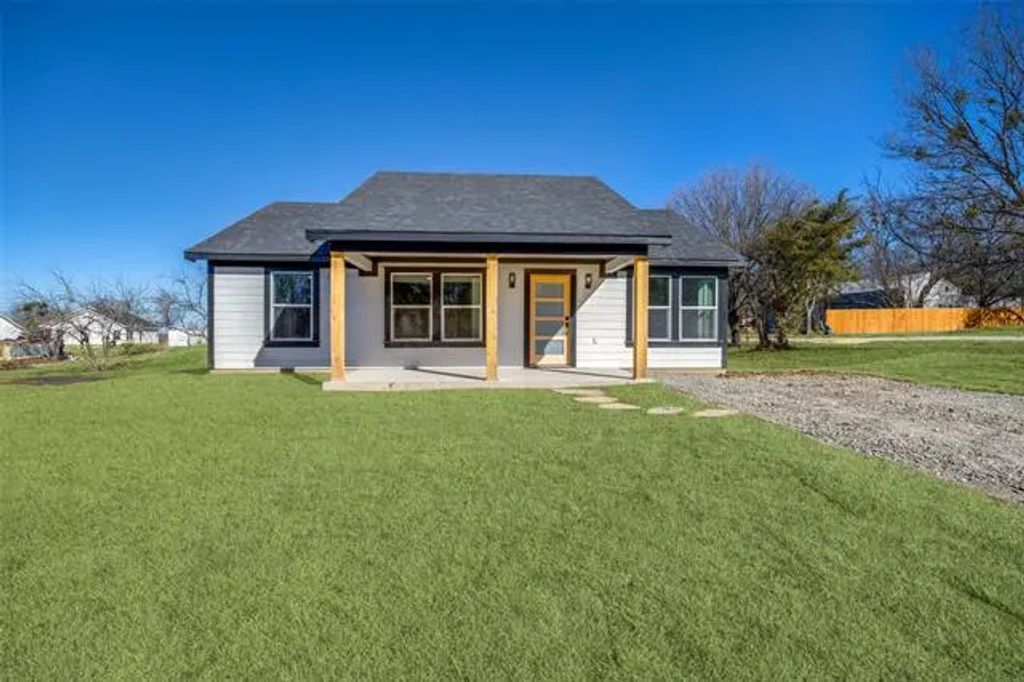 218 W Cardinal, Ector