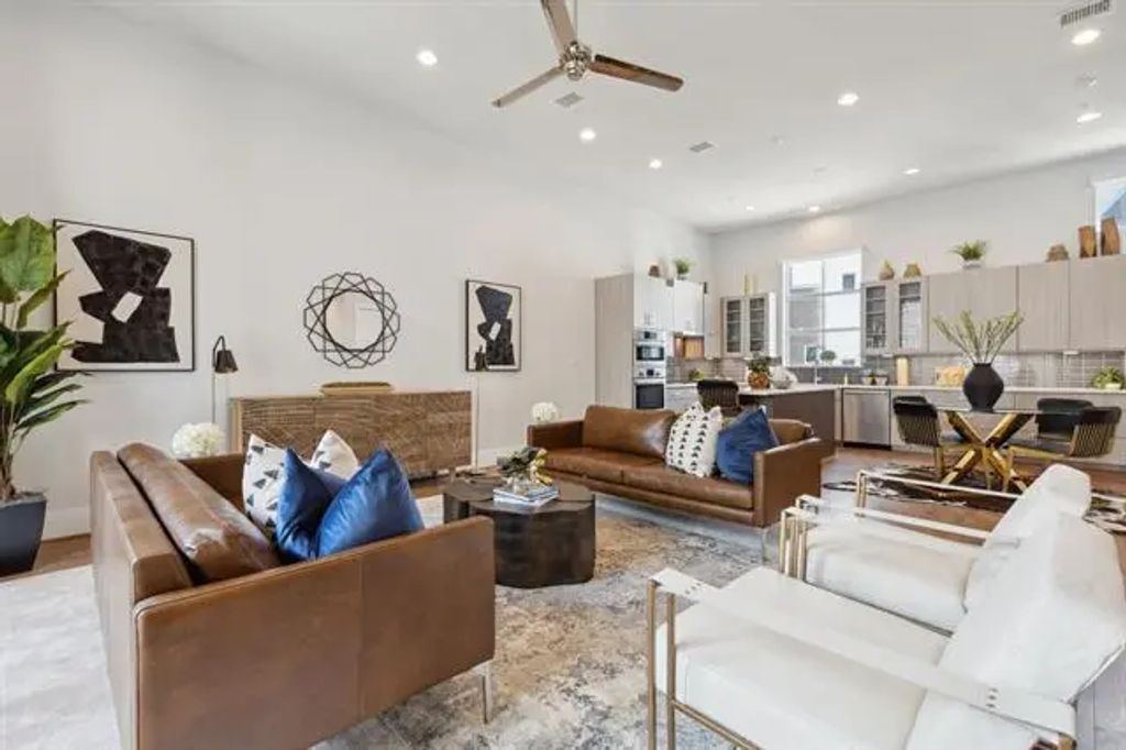 381 E Greenbriar Lane 705, Dallas