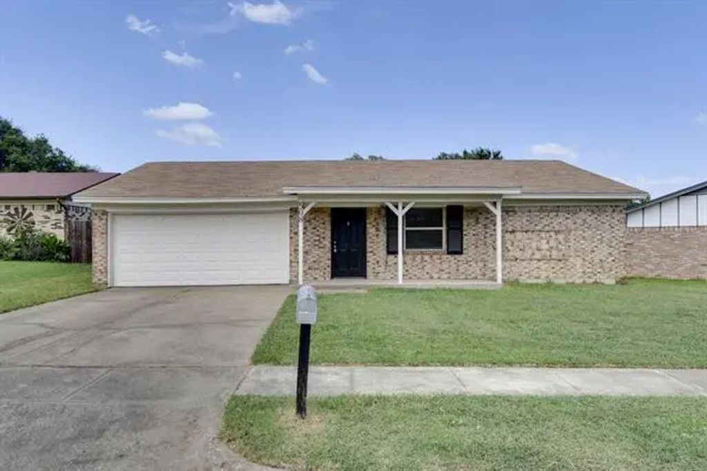 508 Jayellen Avenue, Burleson