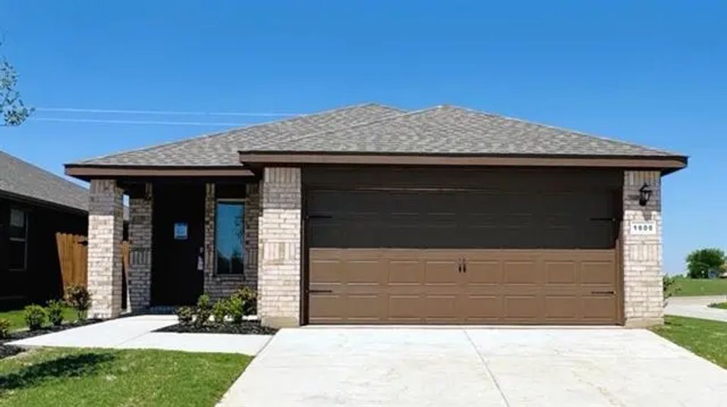 1600 Wildrose Circle, Cleburne