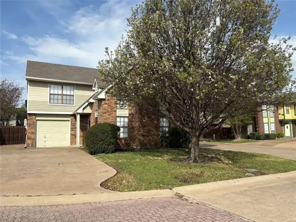 500 Button Willow Court, Irving