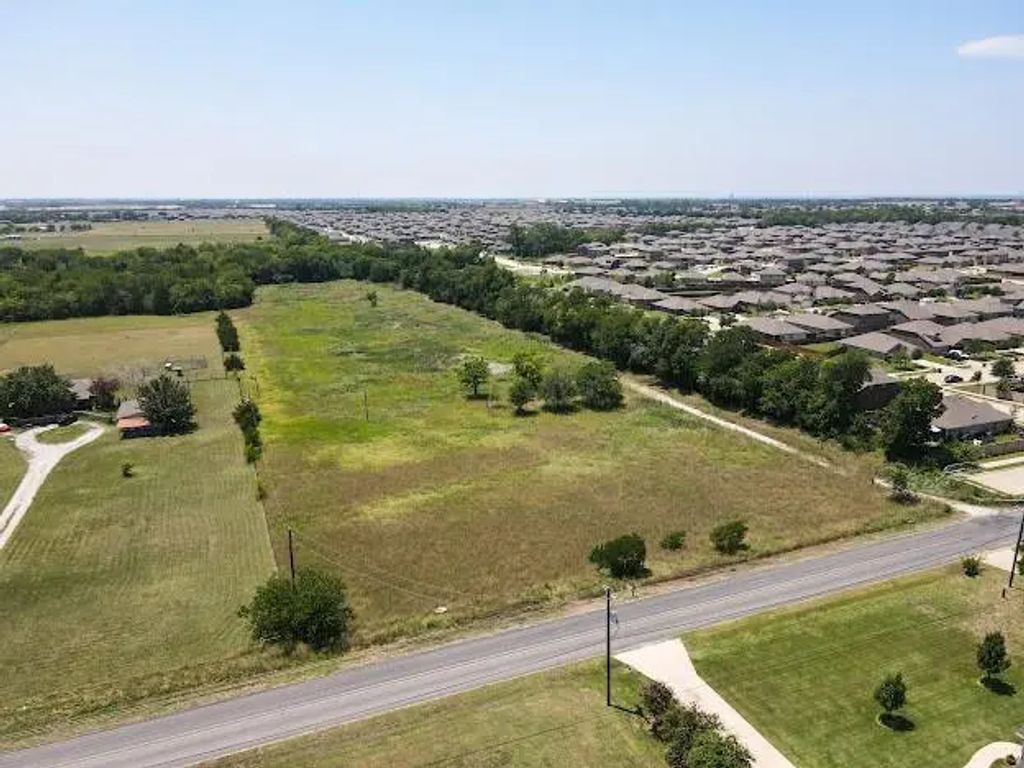 1904 County Road 1106, Anna