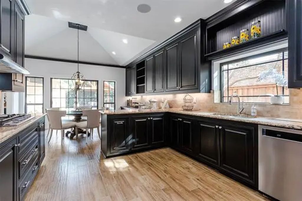 11712 Forest Court, Dallas