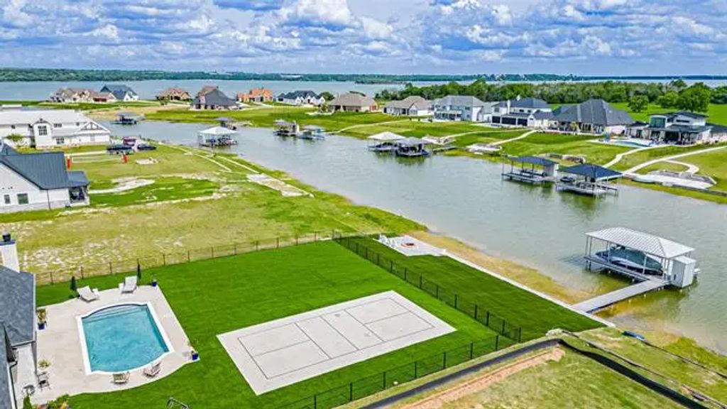 1528 Laguna Bay, Pelican Bay