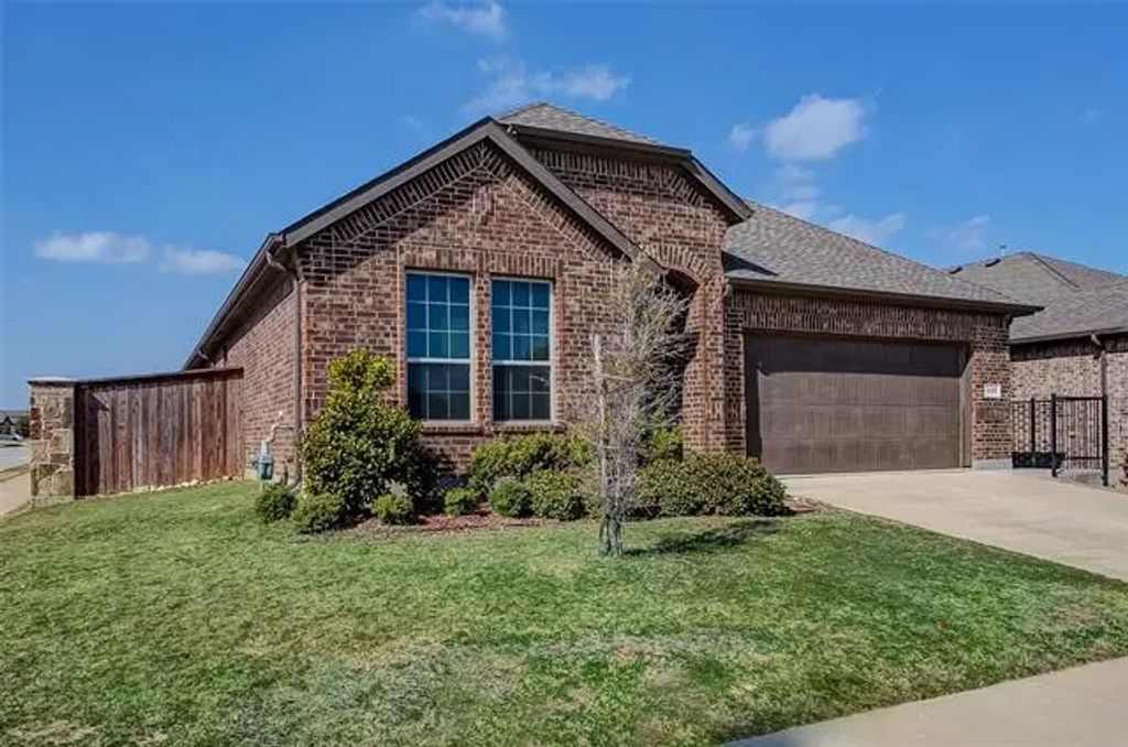 9101 Flying Eagle Lane, Fort Worth