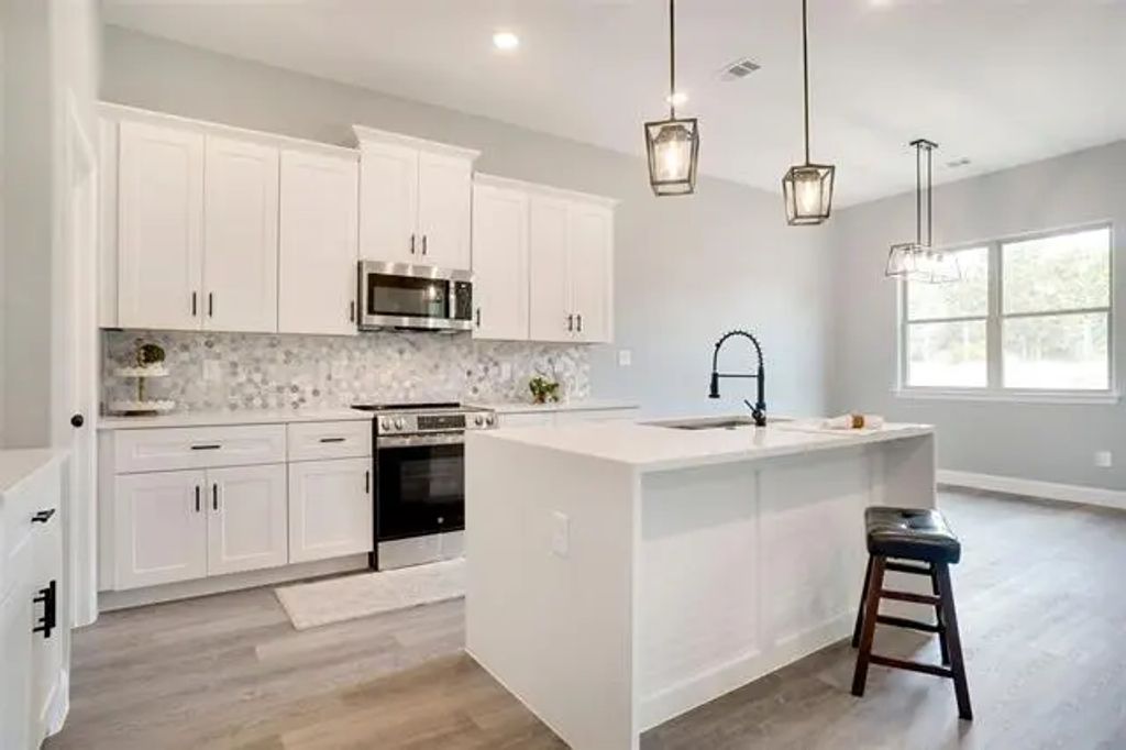 5813 Stonegate Circle, Granbury
