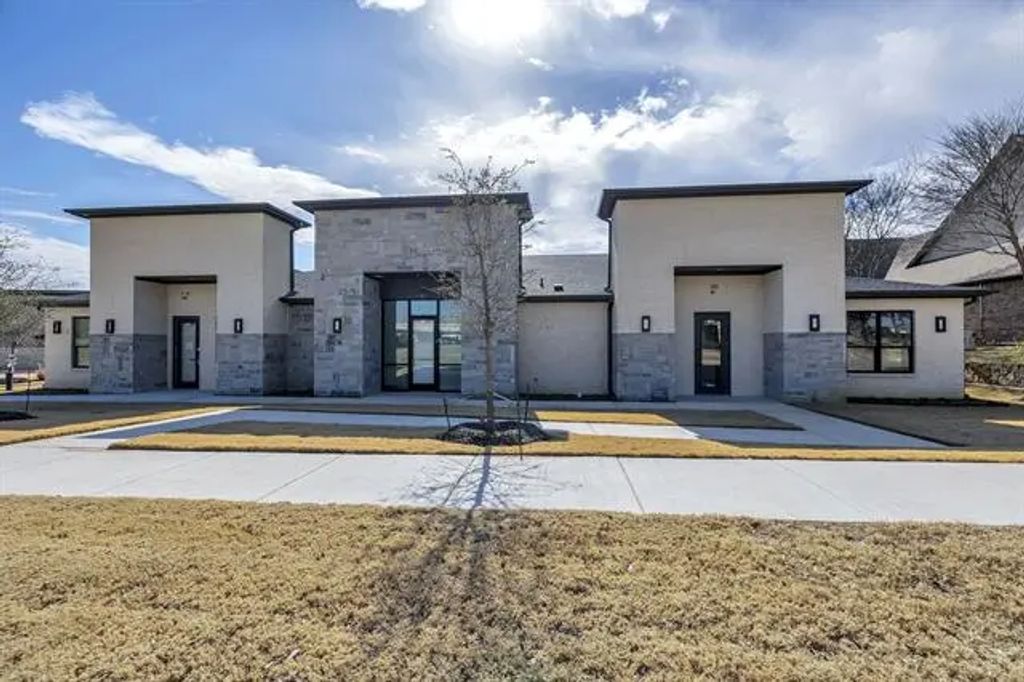 1701 Fountainview Drive, Mansfield