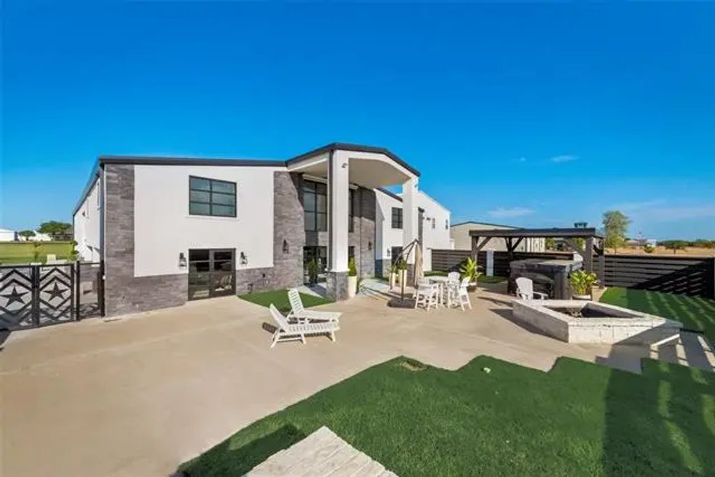 15619 Cessna Road, Justin